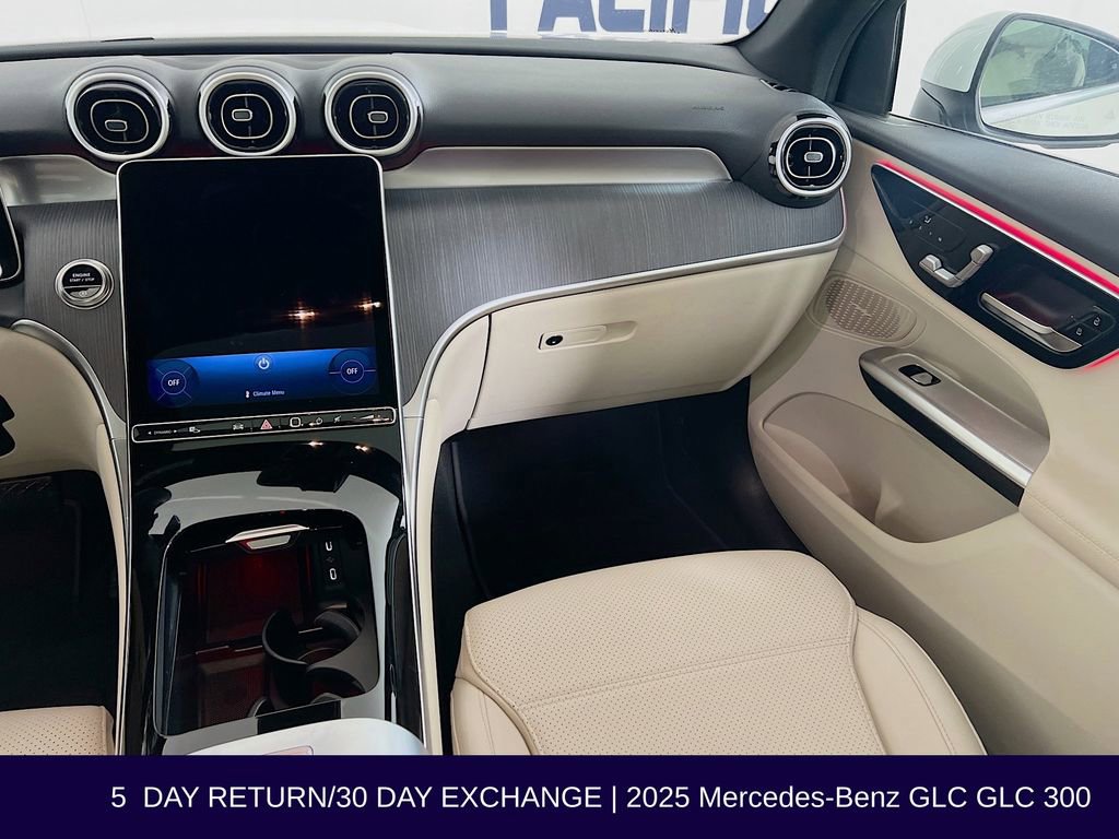 Used 2025 Mercedes-Benz GLC 300 4MATIC image 28