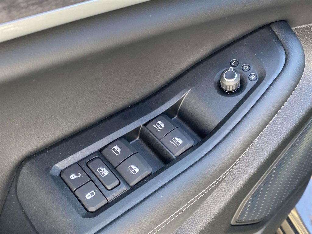 New 2025 Jeep Grand Cherokee L Limited w/ Luxury Tech Group II image 13