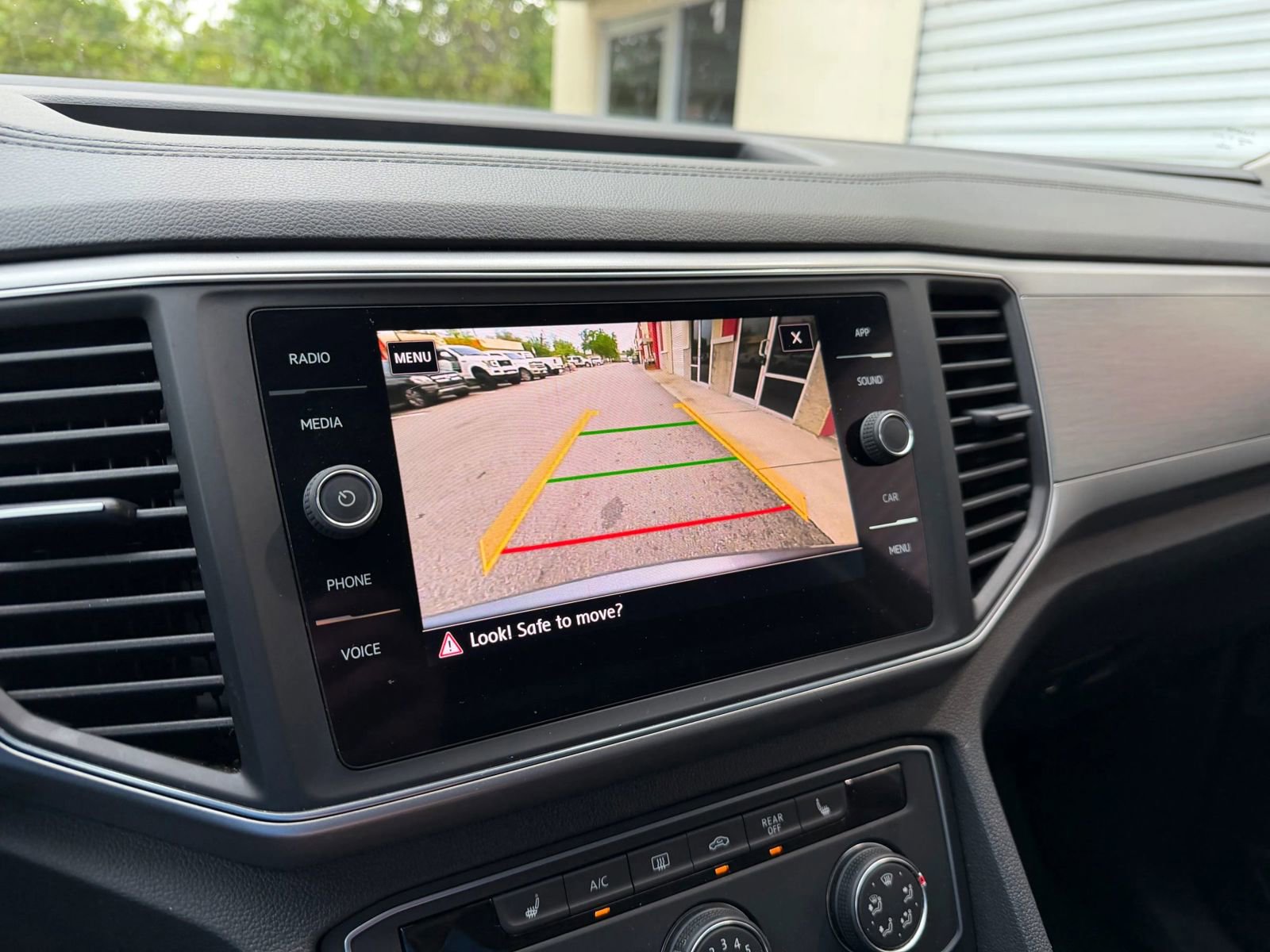 Used 2018 Volkswagen Atlas SE image 15