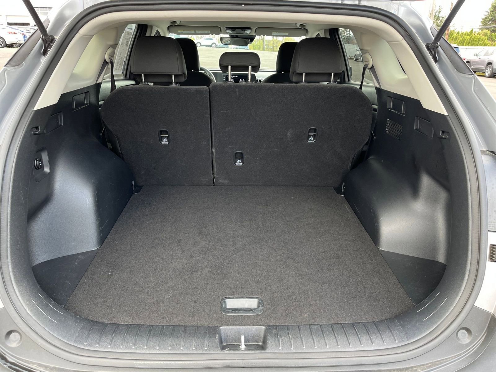 Used 2025 Kia Sportage LX image 32