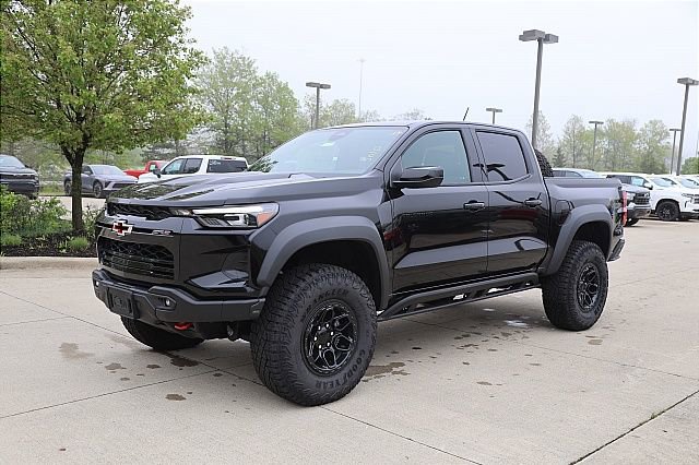 New 2024 Chevrolet Colorado ZR2 w/ ZR2 Bison Edition image 2