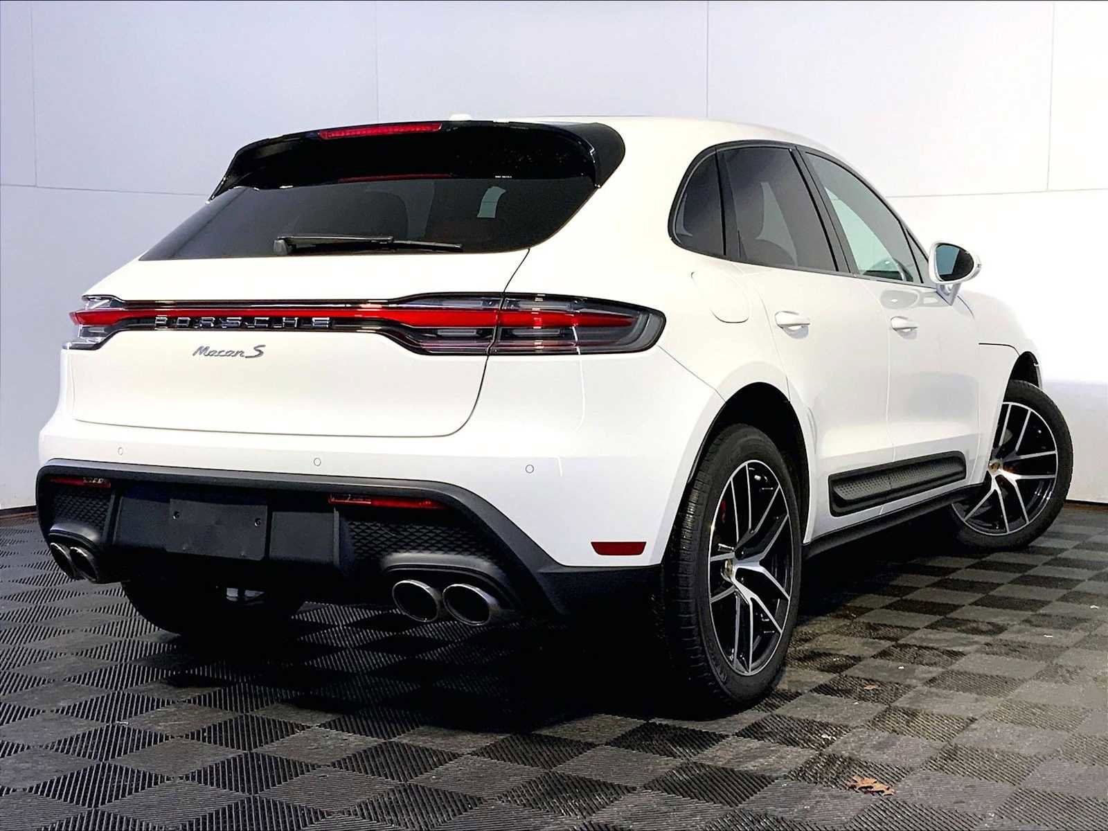 Certified 2023 Porsche Macan S w/ Premium Package Plus image 7