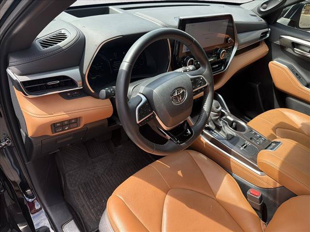 Used 2024 Toyota Highlander Platinum AWD/4WD image 13