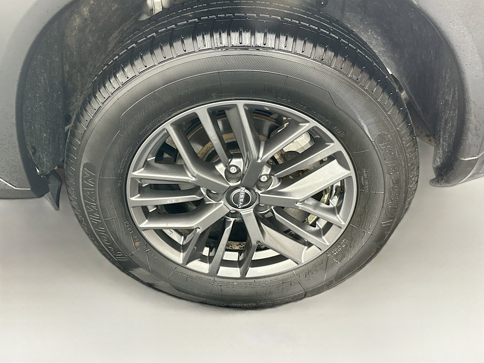 Used 2023 Nissan Rogue S image 11