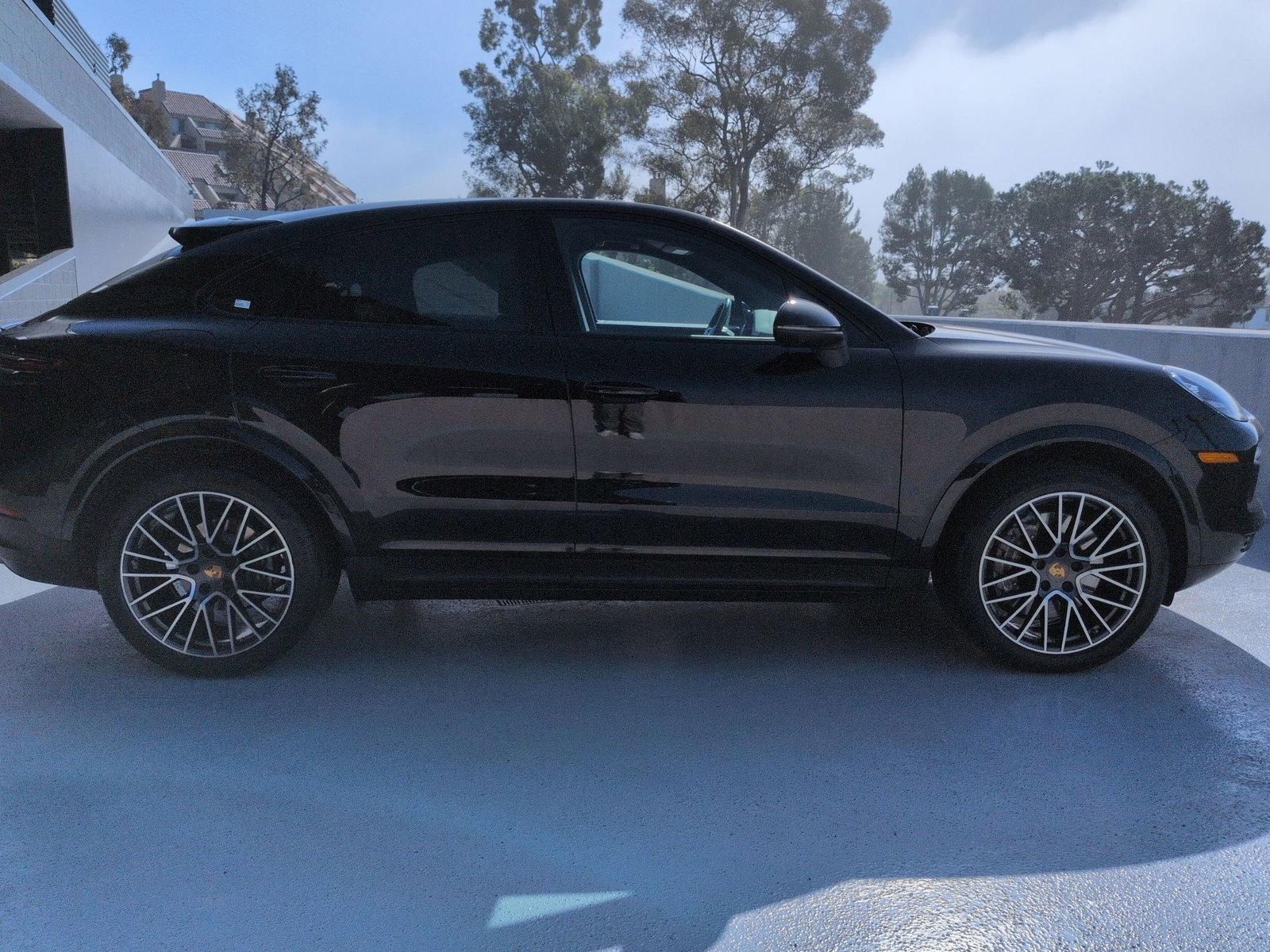 Certified 2023 Porsche Cayenne Platinum Edition w/ Premium Package image 8