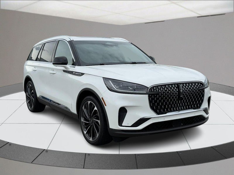 Used 2025 Lincoln Aviator Reserve w/ Equipment Group 201A image 2
