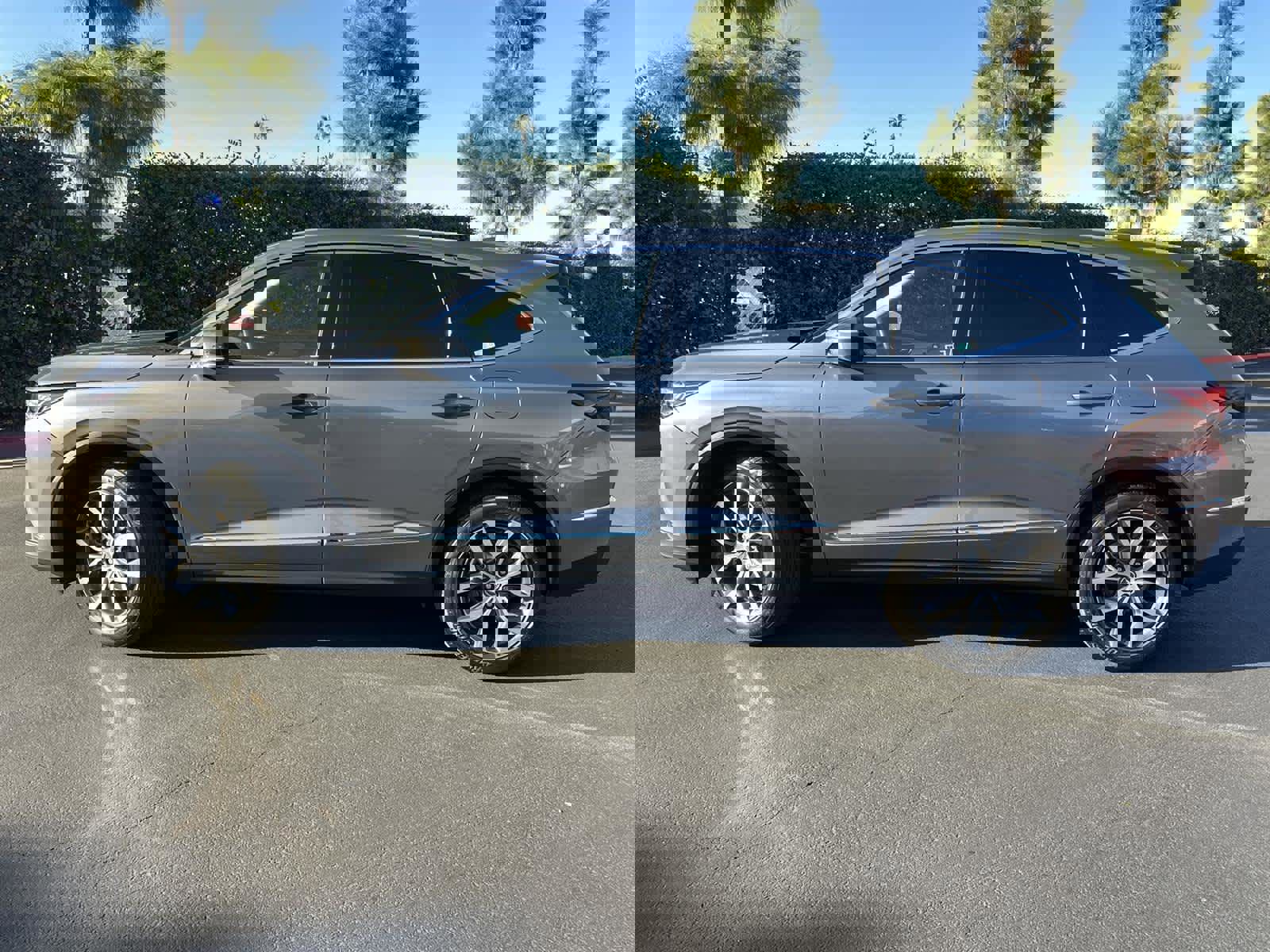 Certified 2023 Acura MDX SH-AWD w/ Technology Package image 3