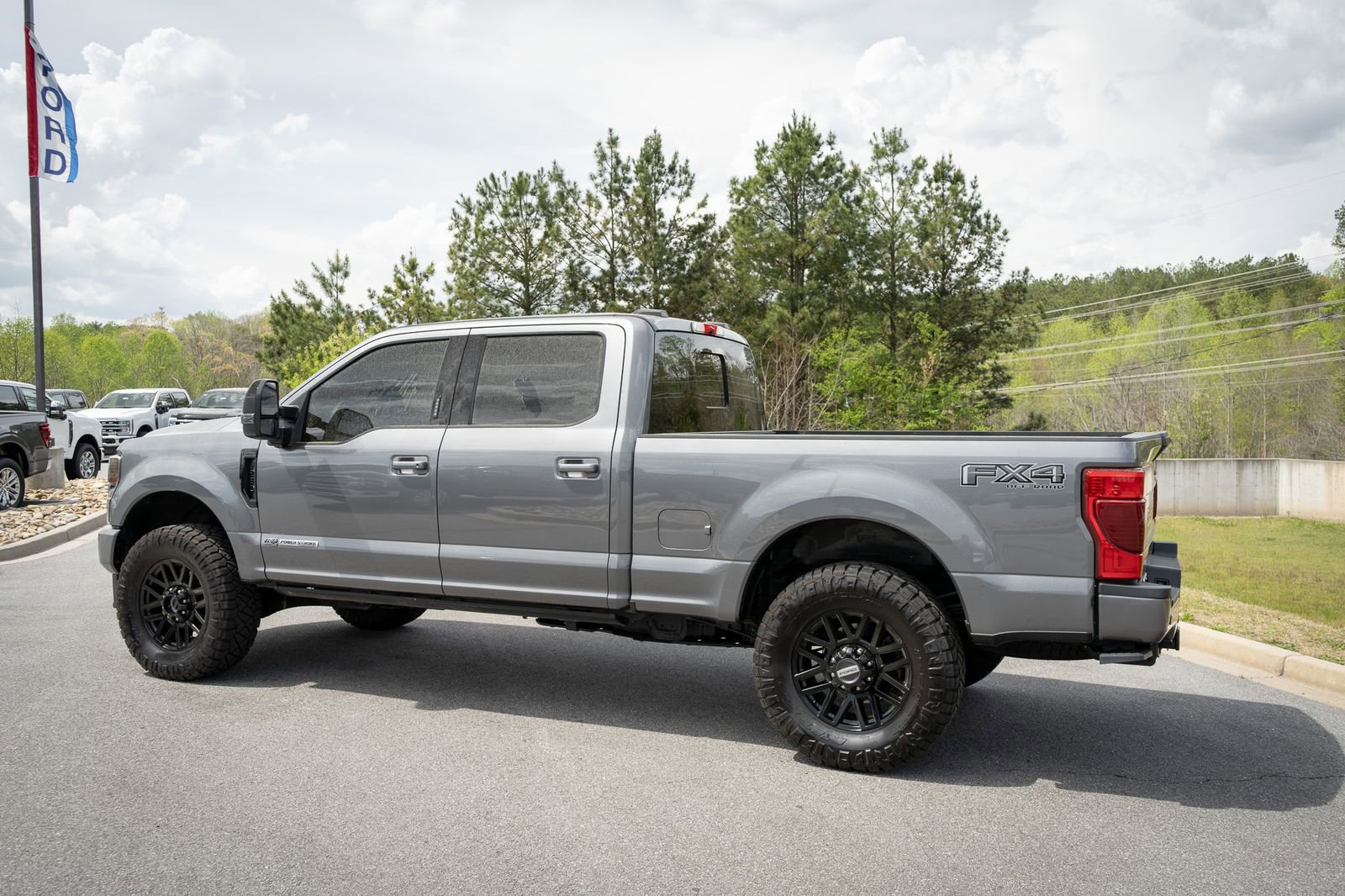 Used 2022 Ford F250 Lariat w/ Black Appearance Package image 7