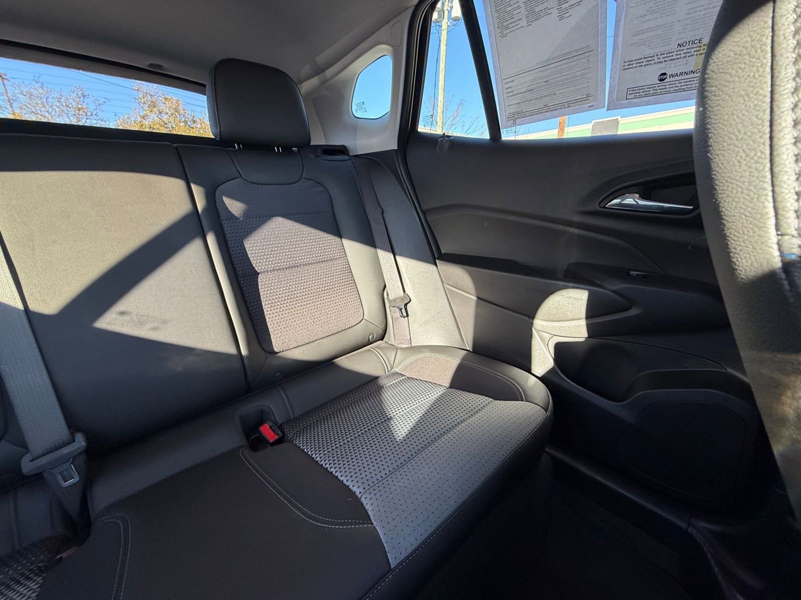 Used 2025 Chevrolet Trax LT w/ LT Convenience Package image 35