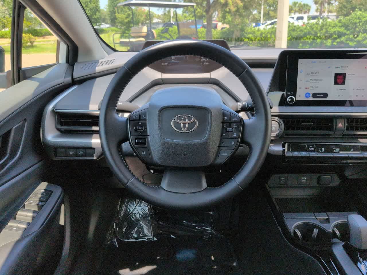 Certified 2025 Toyota Prius LE FWD image 15