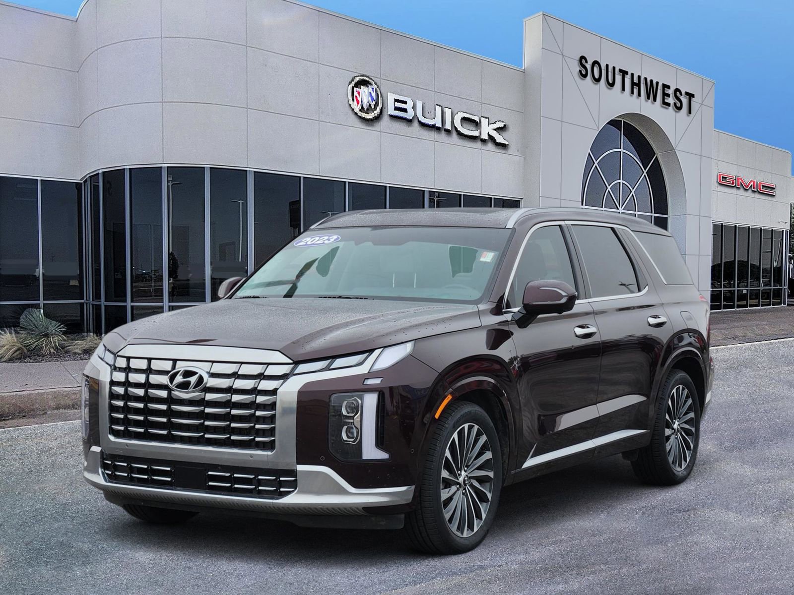 Used 2023 Hyundai Palisade Calligraphy image 2