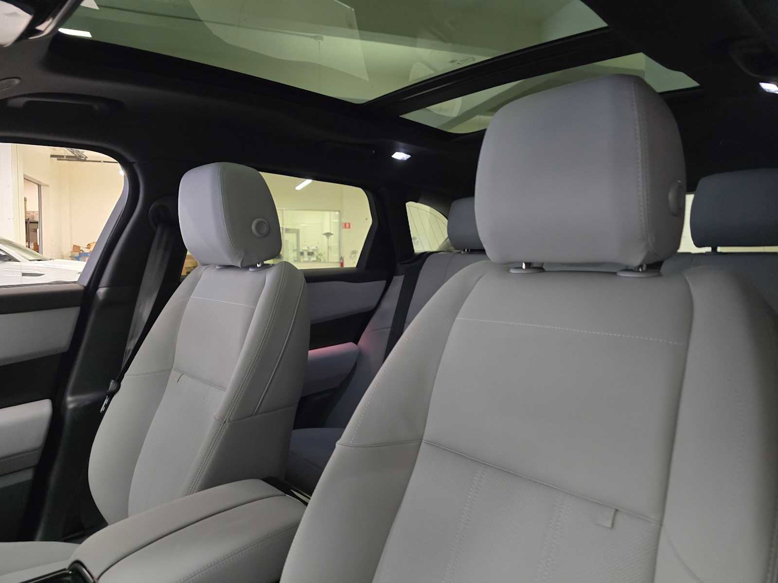 New 2026 Land Rover Range Rover Velar Dynamic SE image 21