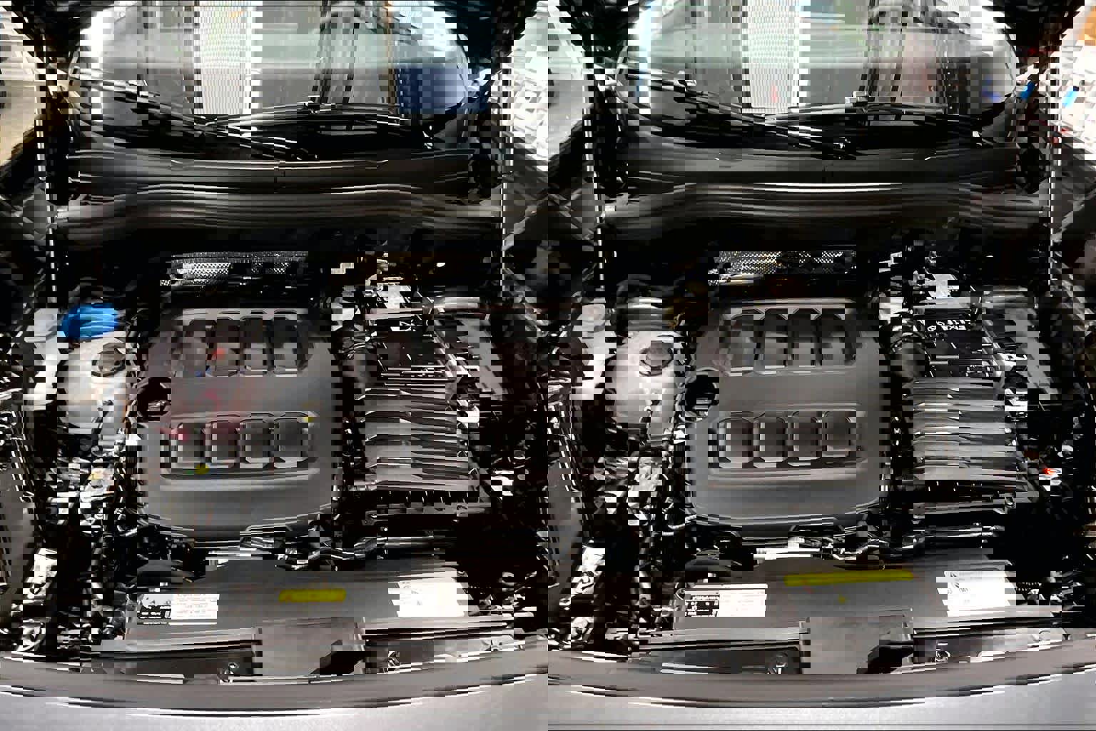 Used 2025 Volkswagen Tiguan SE image 13