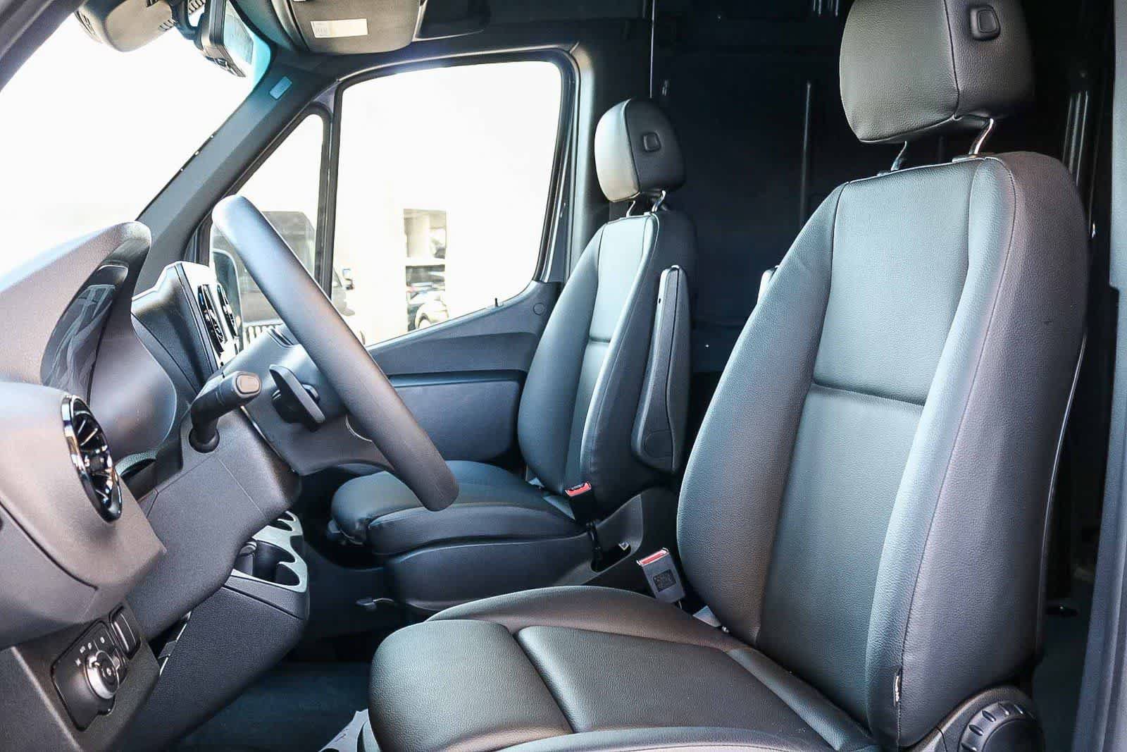 Used 2024 Mercedes-Benz Sprinter 2500 image 17
