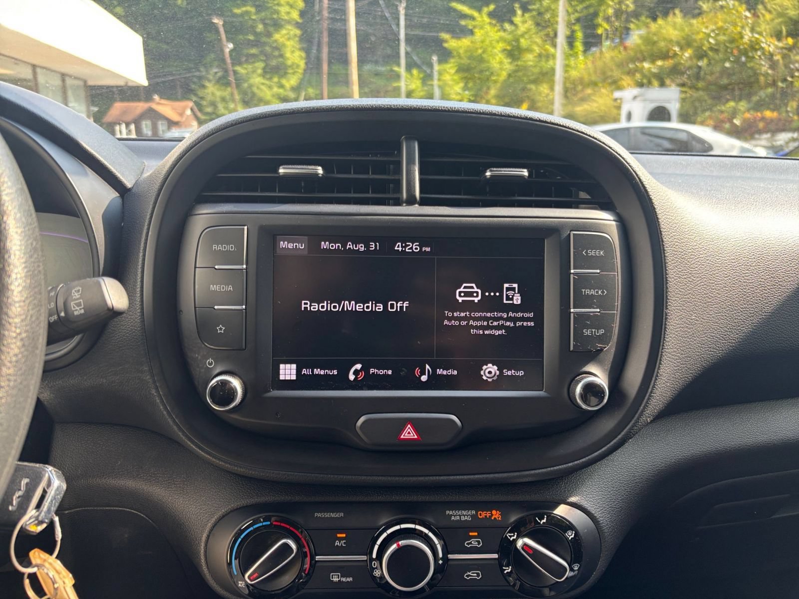 Used 2025 Kia Soul LX w/ LX Technology Package FWD image 19