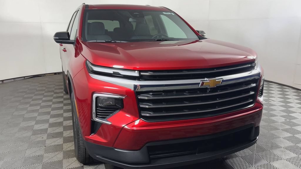 New 2027 Chevrolet Traverse LT w/ LPO, Floor Liner Package FWD image 3