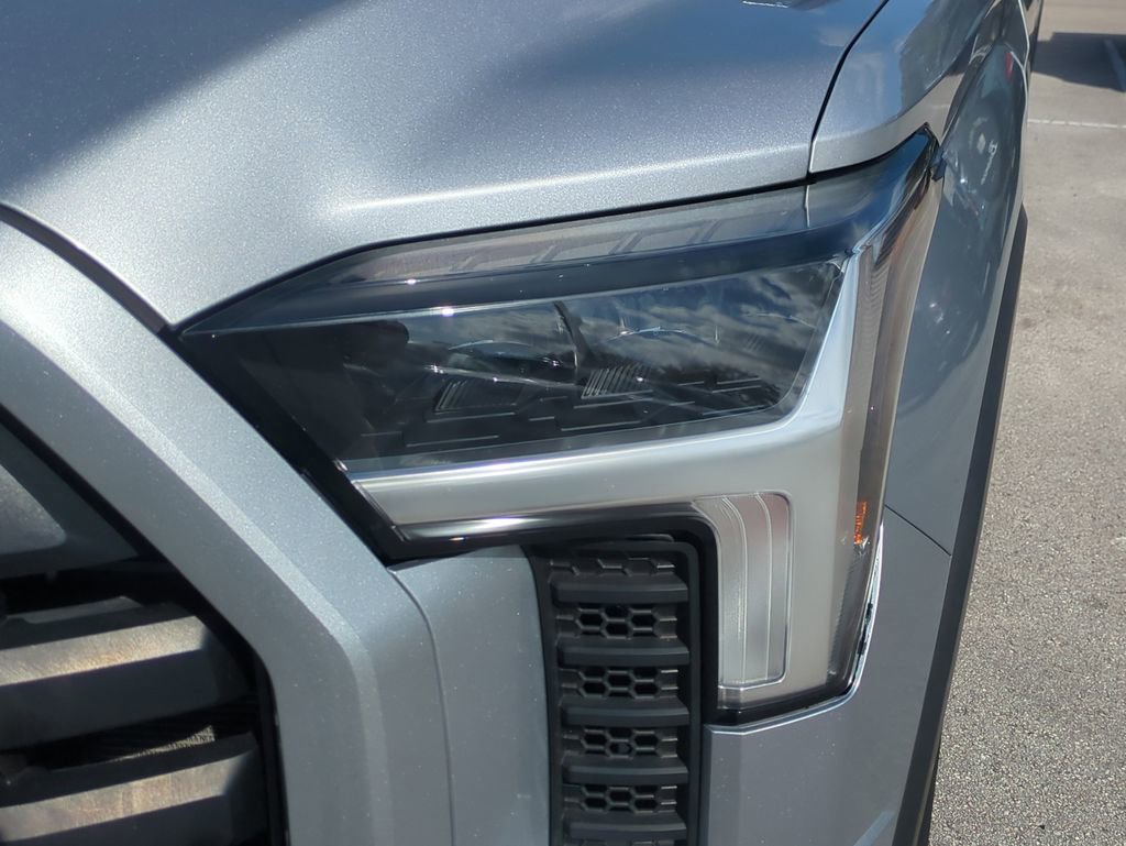 Used 2022 Toyota Tundra SR5 w/ SR5 Convenience Package image 11