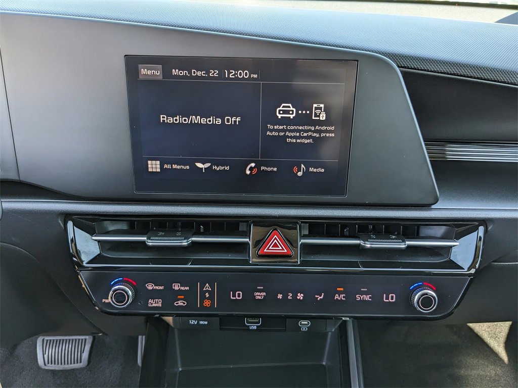 Used 2025 Kia Niro LX image 23