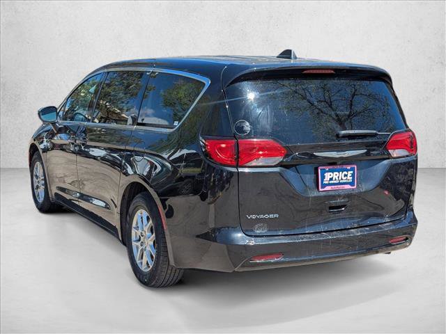 Used 2022 Chrysler Voyager LX FWD image 7