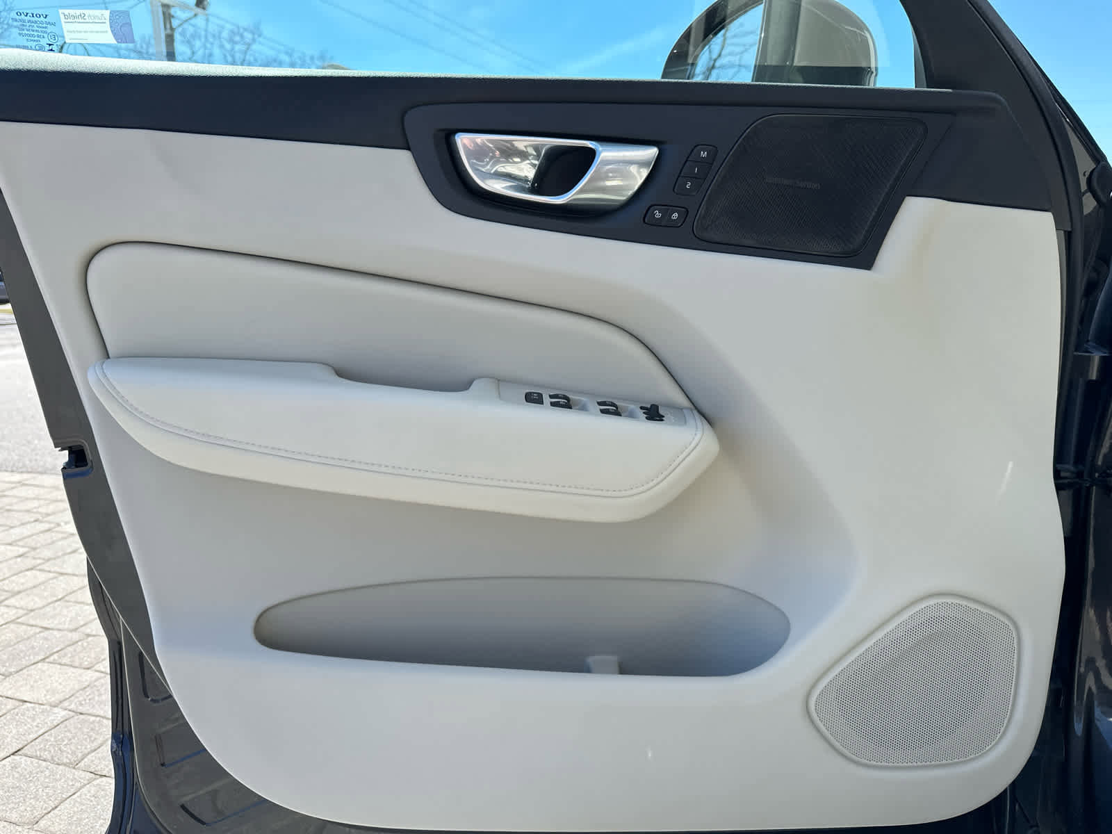 Used 2023 Volvo XC60 B5 Plus w/ Climate Package image 6