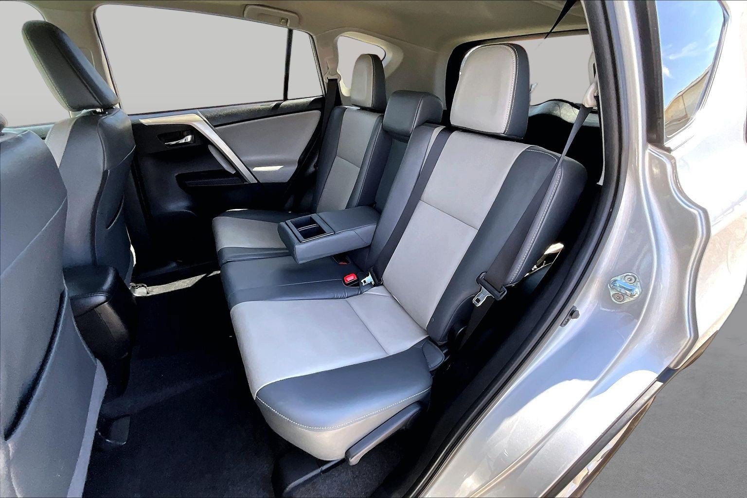 Used 2015 Toyota RAV4 Limited FWD image 26