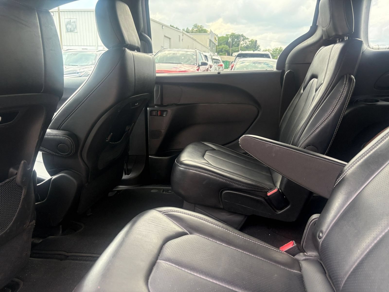 Used 2025 Chrysler Pacifica Select FWD image 20