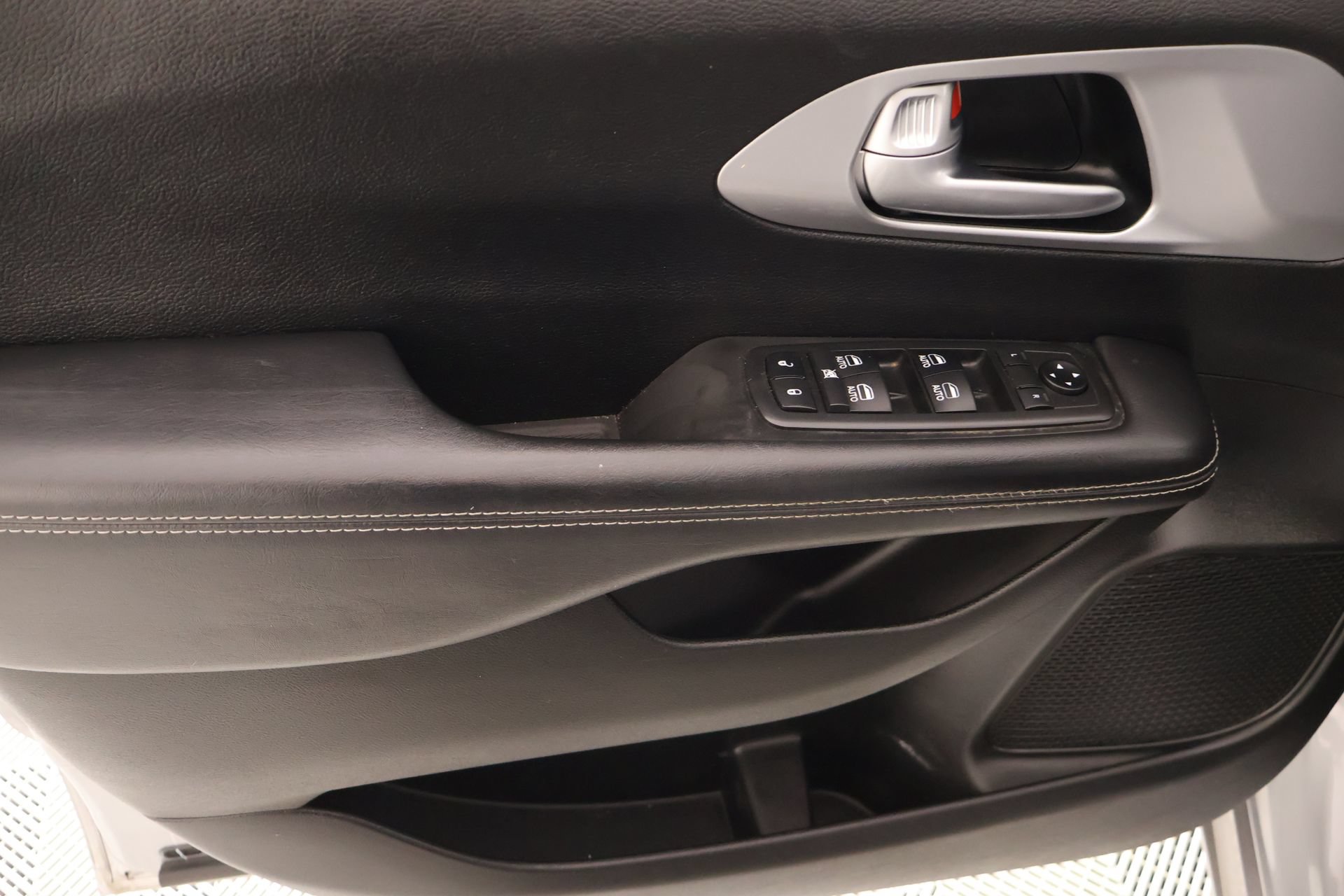 Used 2018 Chrysler Pacifica Touring-L Plus w/ S Appearance Package FWD image 19