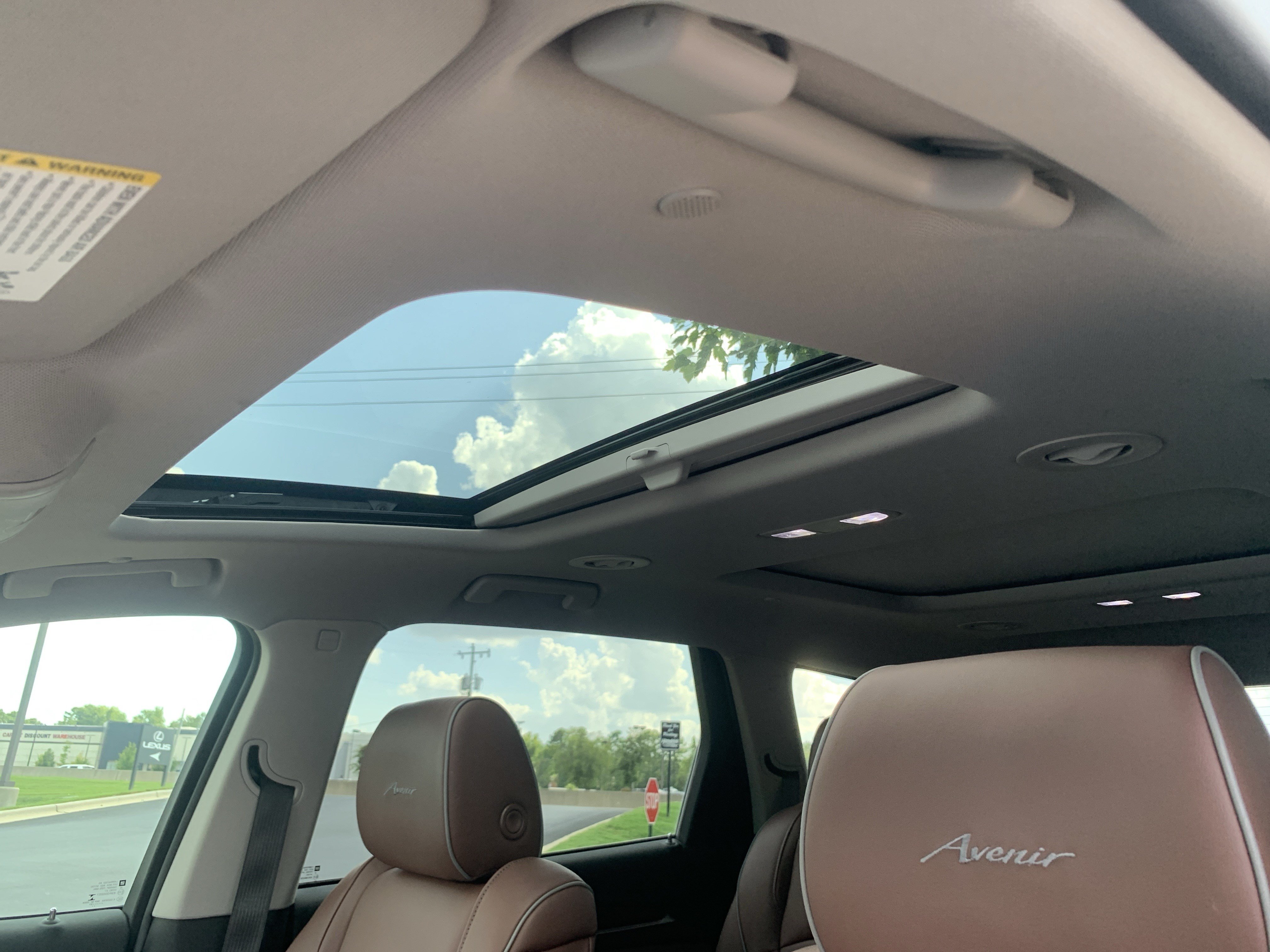 Used 2021 Buick Enclave Avenir w/ Avenir Technology Package FWD image 12