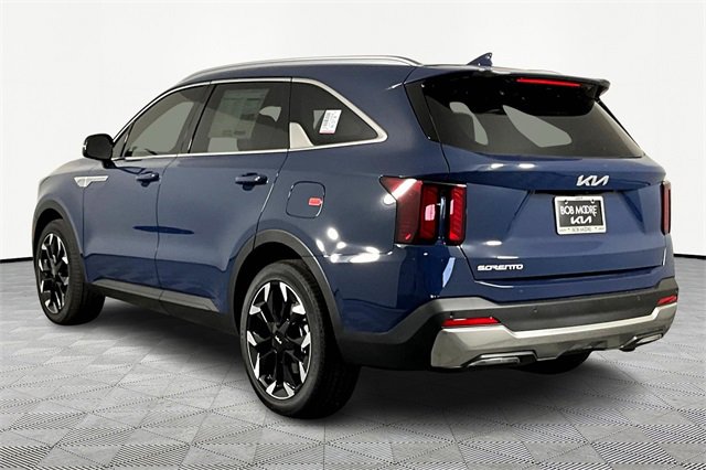 Certified 2025 Kia Sorento EX w/ Panoramic Sunroof Package image 3