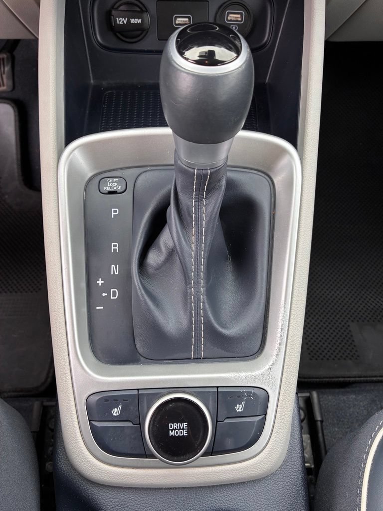 Used 2021 Hyundai Venue FWD image 33