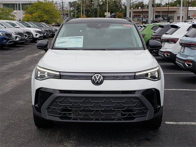 New 2025 Volkswagen Taos SE image 5