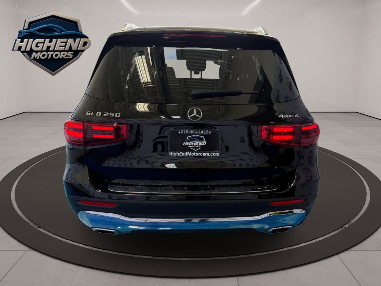 Used 2024 Mercedes-Benz GLB 250 4MATIC w/ Driver Assistance Package image 5