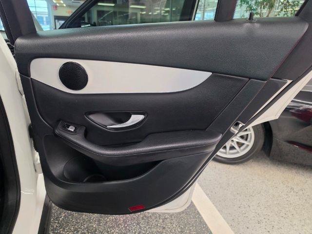 Used 2019 Mercedes-Benz GLC 300 4MATIC w/ Premium Package image 30