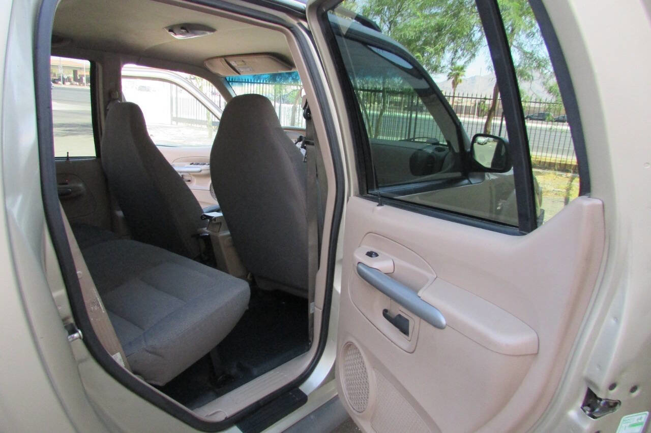 Used 2001 Ford Explorer Sport Trac 2WD image 22