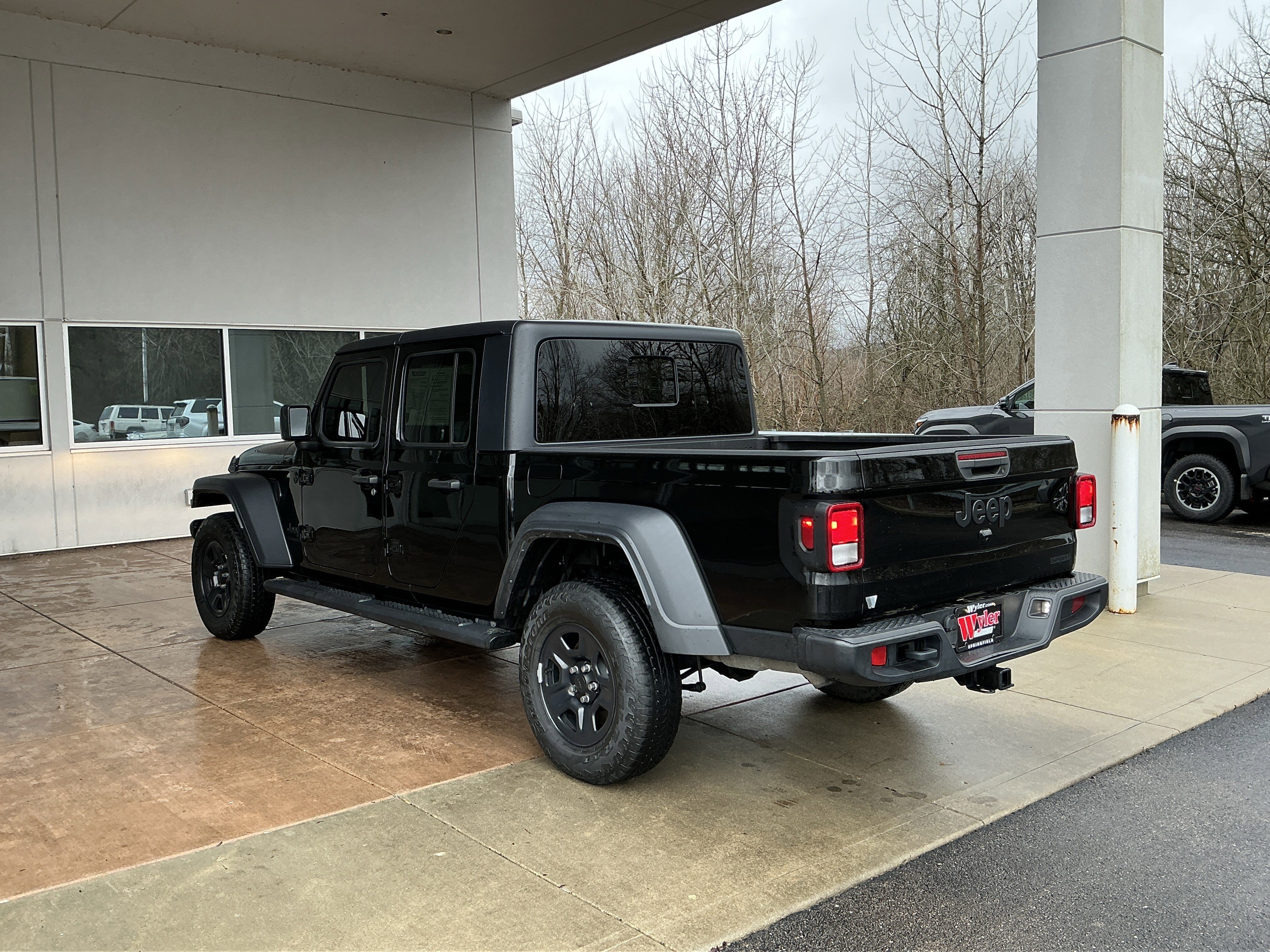 Used 2021 Jeep Gladiator Sport image 20