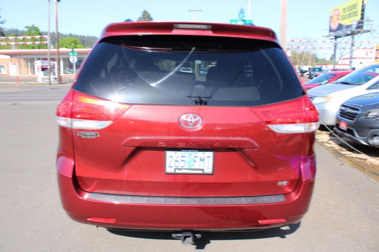 Used 2011 Toyota Sienna LE FWD image 5