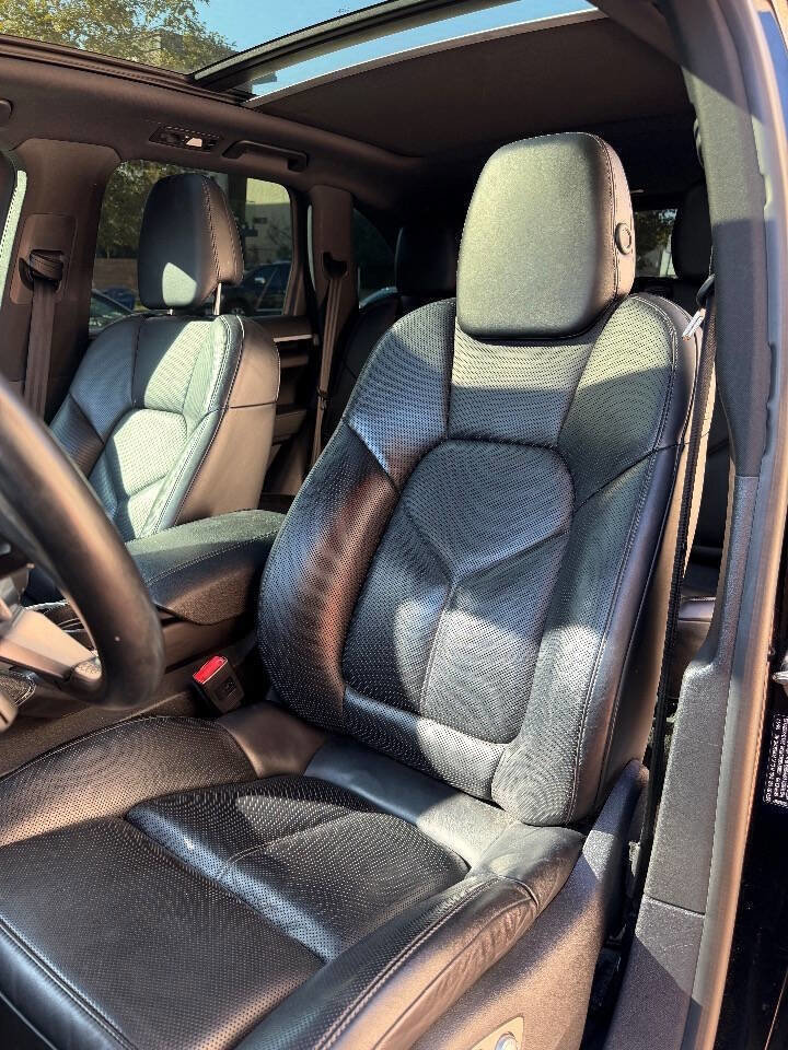 Used 2018 Porsche Cayenne Platinum Edition image 13