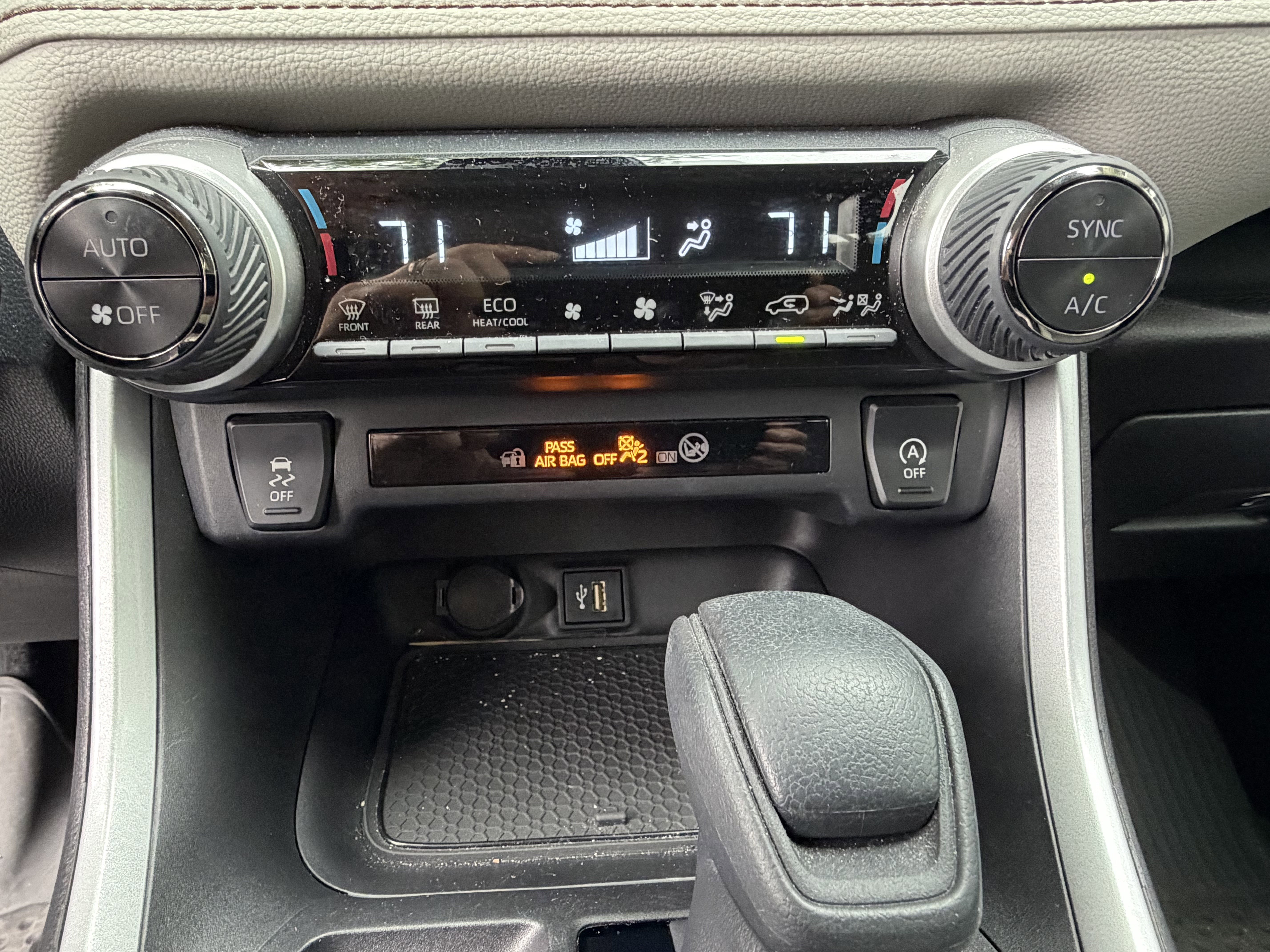 Used 2023 Toyota RAV4 XLE FWD image 27