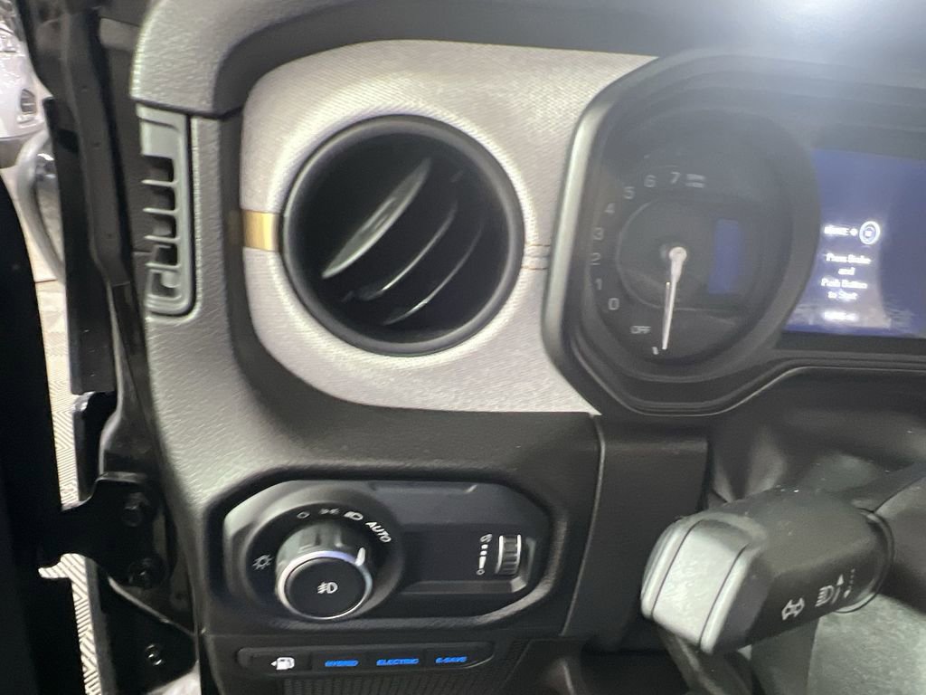 Used 2024 Jeep Wrangler Unlimited w/ Convenience Group image 18