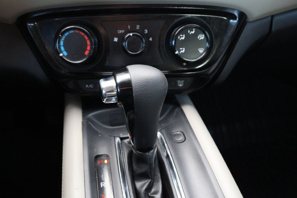 Used 2022 Honda HR-V LX image 32