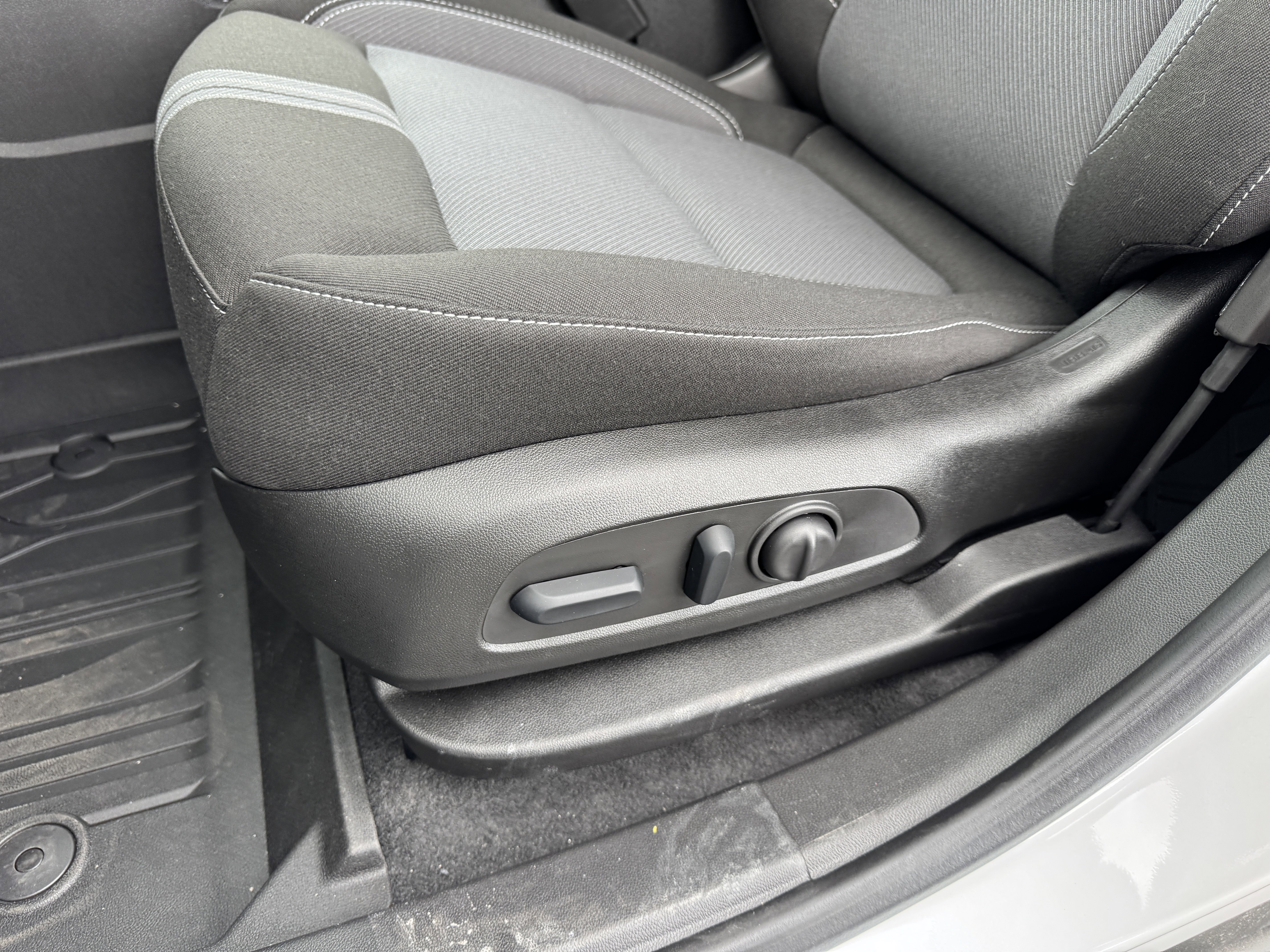 New 2025 Chevrolet Blazer LT w/ Midnight/Sport Edition image 13