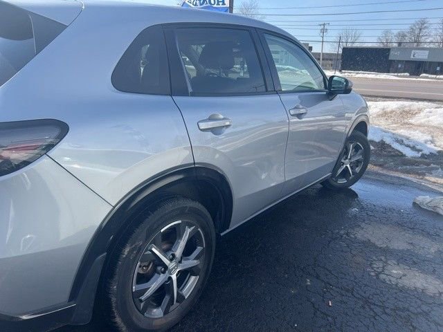 Used 2023 Honda HR-V EX-L image 2