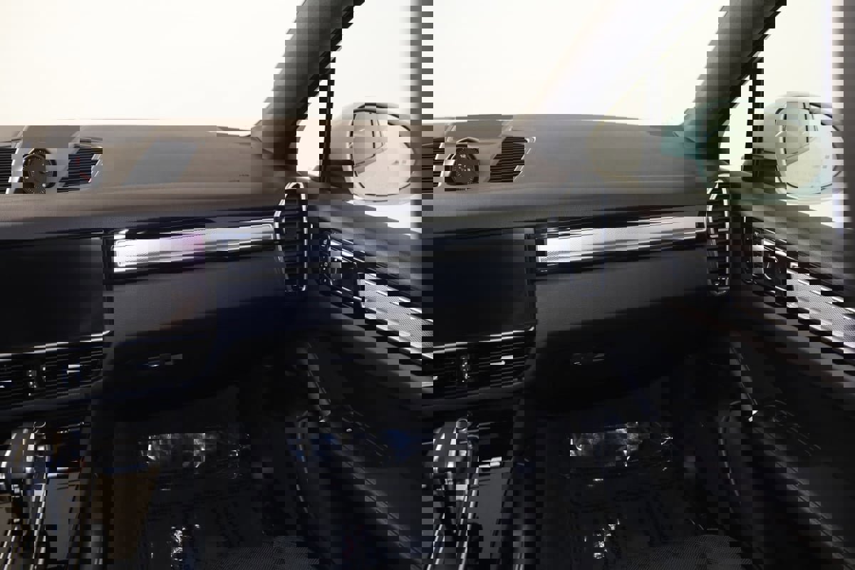 Used 2023 Porsche Cayenne image 50