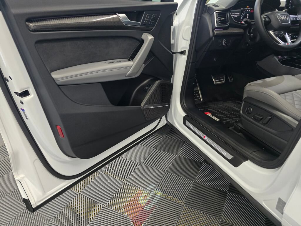 Used 2025 Audi SQ5 Premium Plus w/ Premium Plus Package image 34