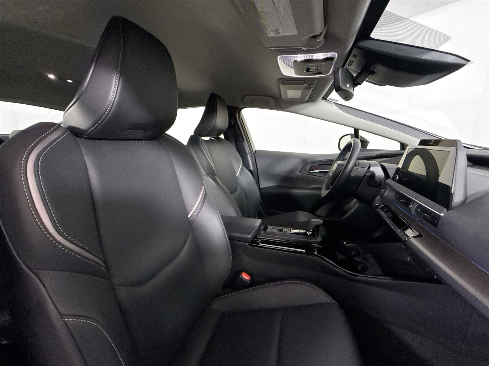 Certified 2025 Toyota Prius XLE FWD image 40