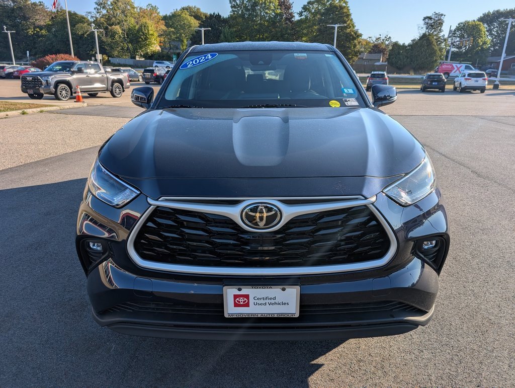 Used 2024 Toyota Highlander LE image 9