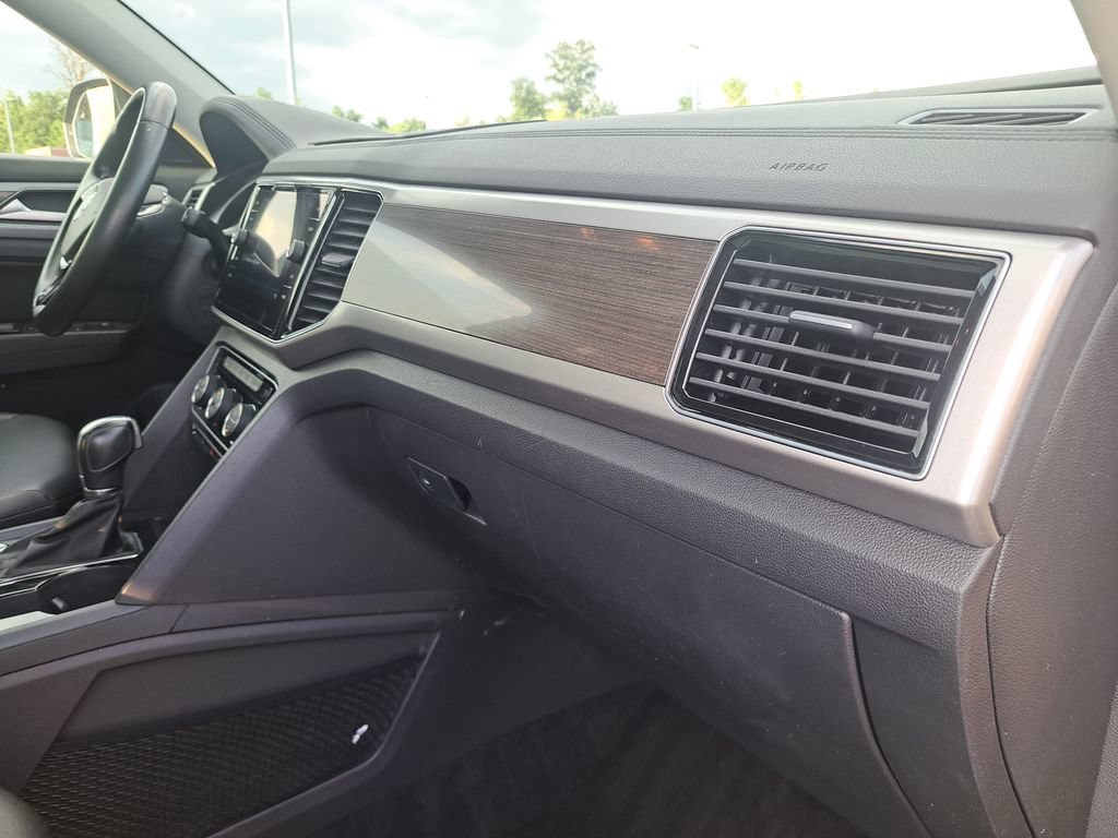 Used 2018 Volkswagen Atlas SEL w/ R-Line Package AWD/4WD image 32