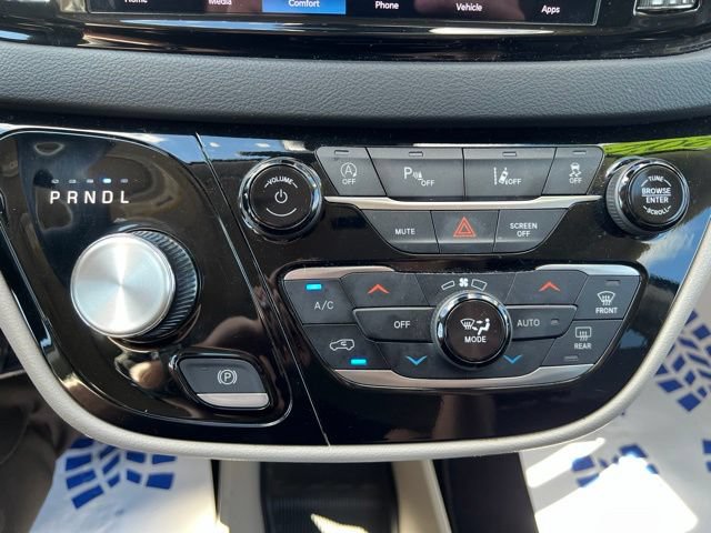 Certified 2023 Chrysler Pacifica Touring-L FWD image 29