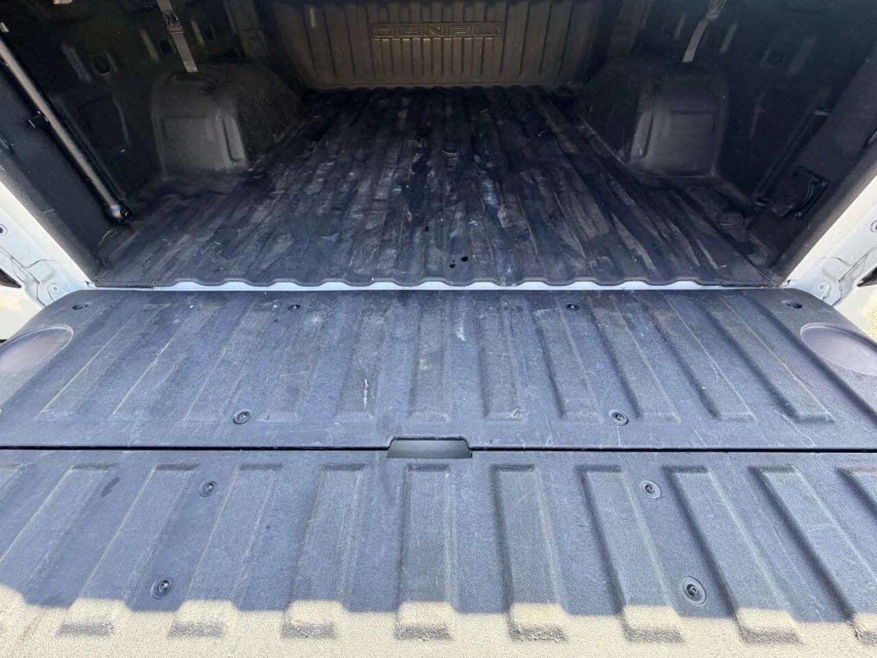 Used 2019 GMC Sierra 1500 Denali w/ Driver Alert Package II AWD/4WD image 8