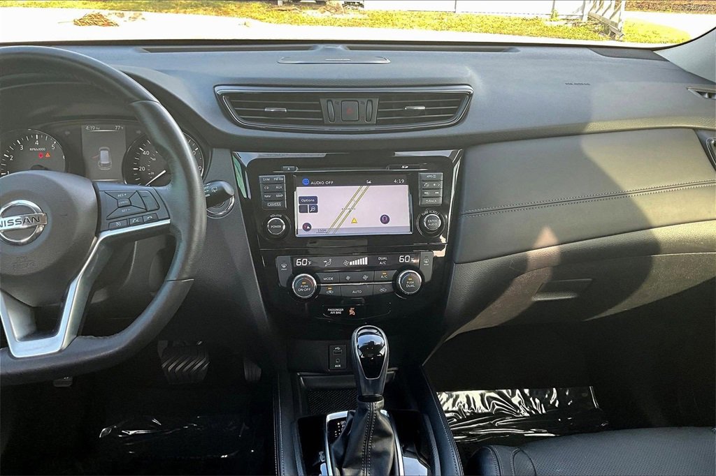 Used 2017 Nissan Rogue SL w/ SL Premium Package image 19